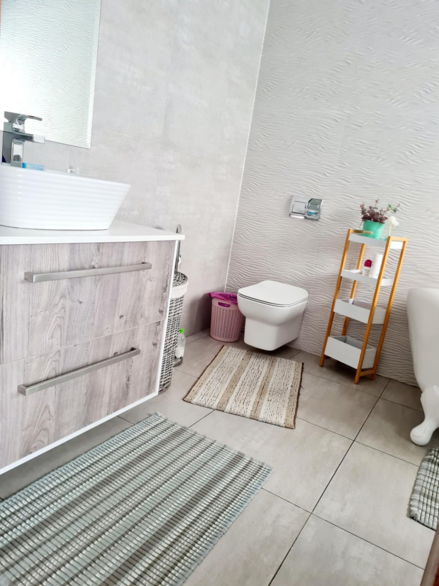 4 Bedroom Property for Sale in Heron Banks Golf Estate Free State